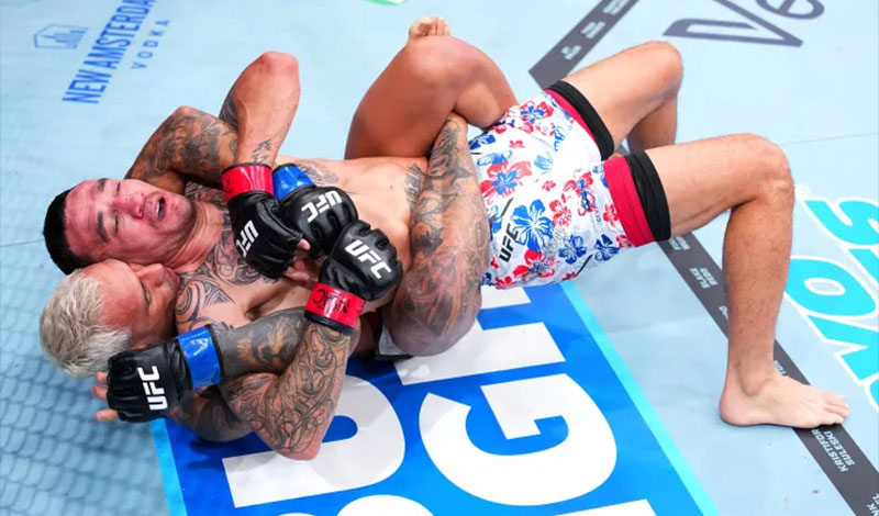 charles oliveira max holloway 30