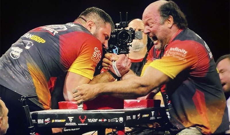 east vs west 23 apotelesmata