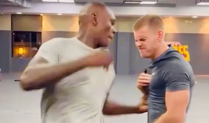 israel adesanya body shot