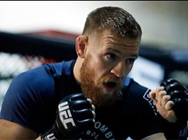 O Conor McGregor υποτάσσει δύο φορές τον συναθλητή του (vid)