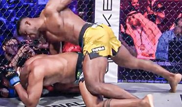 Δυναμικό comeback ο Francis Ngannou, καθήλωσε με γροθιές στο έδαφος τον Renan Ferreira (vid)