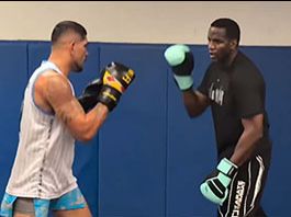 Alex Pereira και Robelis Despaigne ανταλλάσσουν βαριά χτυπήματα