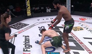 Βγήκε νοκ άουτ με σλαμ και η διαιτητής… στον κόσμο της! (vid)