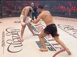 Τούρκος πέφτει σε αργή κίνηση σαν «ζόμπι»